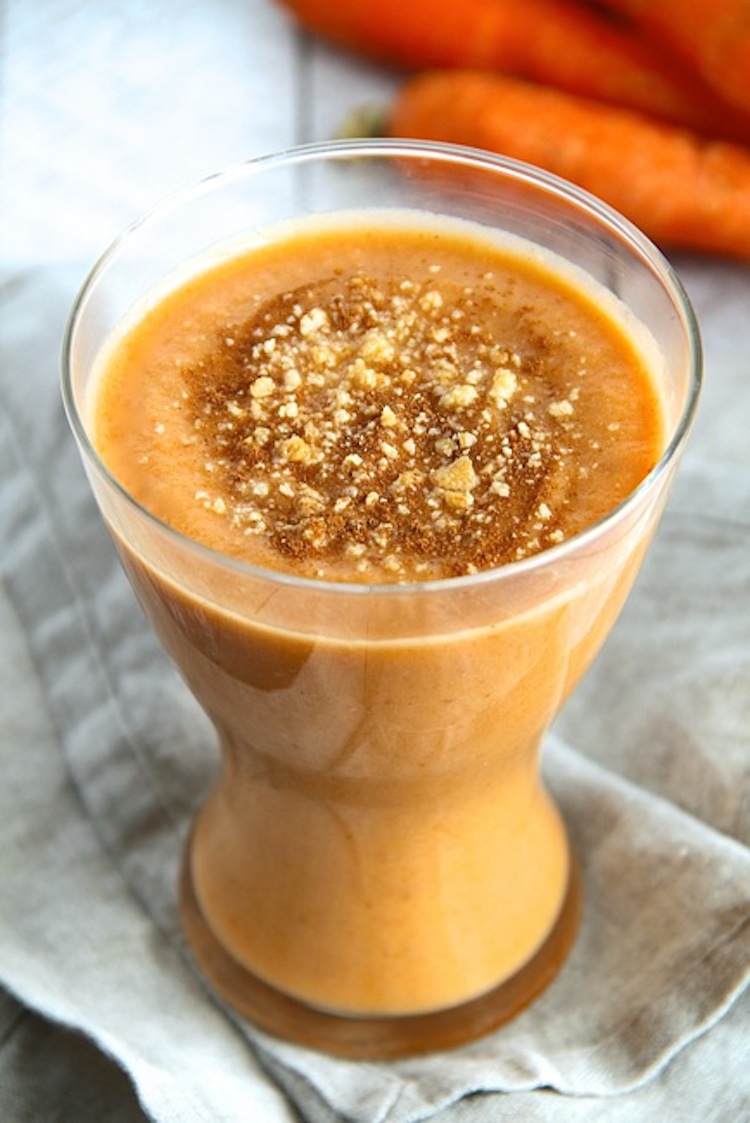 A cool and creamy carrot cake smoothie with the perfect amount of sweetness and spice. | Ideahacks.com