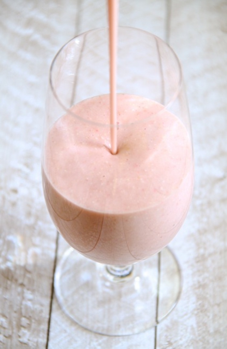 Thick and creamy smoothie recipe packed with strawberries, bananas, and oats. | Ideahacks.com