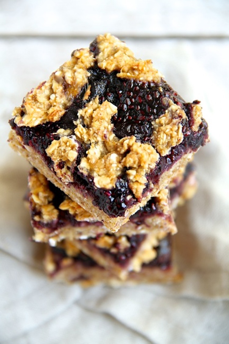 Easy and healthy blueberry banana oat bars that are low in fat, refined sugar free, gluten-free, vegan, and absolutely delicious. | Ideahaks.com