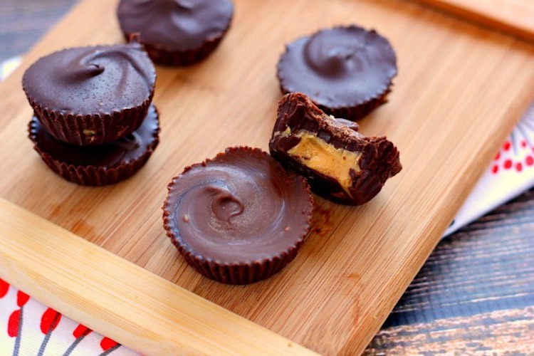 These Dark Chocolate Peanut Butter Cups are an easy, no-bake treat and contain just five ingredients, perfect for the peanut butter lover! Ideahacks.com
