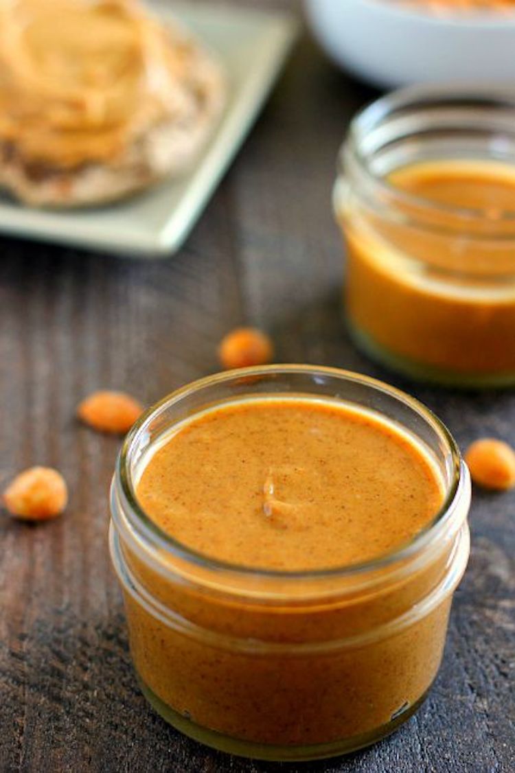 This maple cinnamon peanut butter is jam-packed with honey roasted peanuts, sweet maple syrup, and a touch of cinnamon! Ideahacks.com