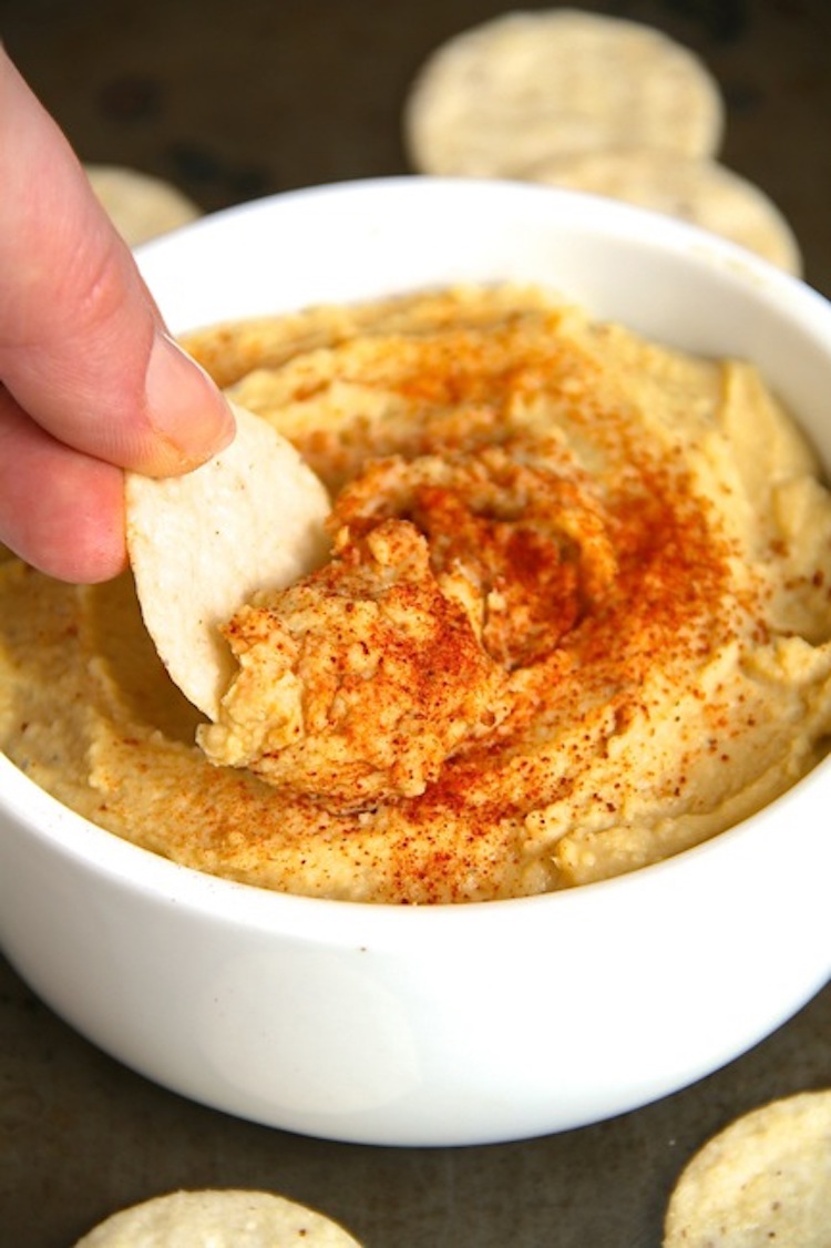 A creamy and smooth lemon lime hummus recipe that you can make in just 10 minutes. | Ideahacks.com