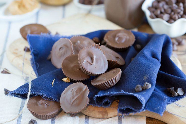 Homemade Peanut Butter Cup Candies - Make your own peanut butter cups with this homemade candy recipe. | Ideahacks.com