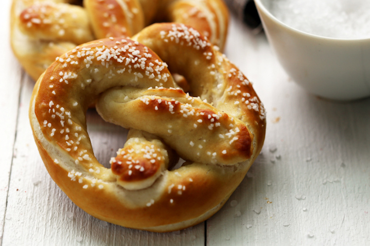 Homemade Soft Pretzels - Quick and easy soft pretzel recipe that you can make at home. | Ideahacks.com