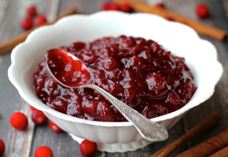 Celebrate the holidays with this delicious cranberry sauce recipe that will slide right on the bowl. | Ideahacks.com