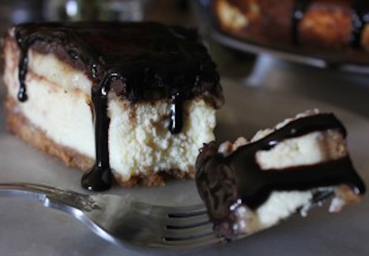 Boston Cream Cheesecake with Nilla Wafer Crust - Give your taste buds something they will never forget. | Ideahacks.com