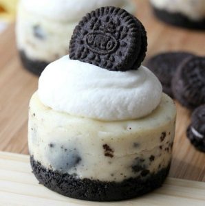 mini cookies and cream cheesecakes