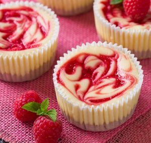 raspberry swirled cheesecake cupcakes