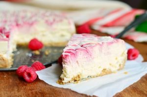 white chocolate raspberry swirl cheesecake