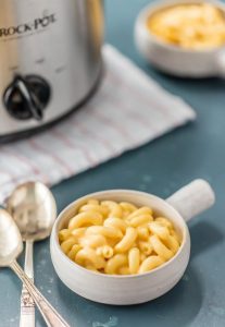 Super Easy Slow Cooker Macaroni & Cheese