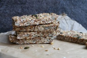 No Bake Granola Bars - Healthy, gluten-free and vegan no bake granola bars that are easy and quick to make and taste utterly delicious. | Ideahacks.com