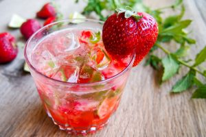 Strawberry Mojito - Turn the classic mojito into a fruity thirst-quencher by adding some strawberries. Make it a mocktail by simply omitting the alcohol. It's the perfect summer drink that everyone can enjoy. | Ideahacks.com
