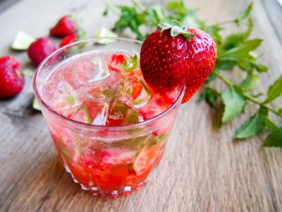 Strawberry Mojito - Turn the classic mojito into a fruity thirst-quencher by adding some strawberries. Make it a mocktail by simply omitting the alcohol. It's the perfect summer drink that everyone can enjoy. | Ideahacks.com