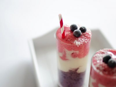 Red White and Blue Smoothie - 4th of July is just around the corner so celebrate with this packed strawberries, blueberries, banana, and almonds smoothie. | Ideahacks.com