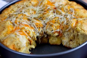 Three Cheese Garlic Pull Apart Bread - is like the adult version of grilled cheese, in appetizer form! | Ideahacks.com