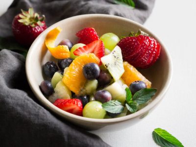 Fruit Rainbow Salad- a colorful summer fruit salad that everyone will love, packed with natural fruit flavors and a sweet yogurt sauce. | Ideahacks.com