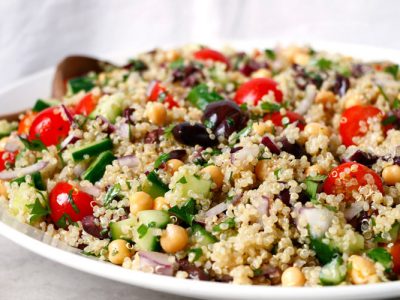 Mediterranean Quinoa Salad - Healthy, fresh and incredibly delicious Mediterranean style quinoa salad that's perfect for summer. | Ideahacks.com