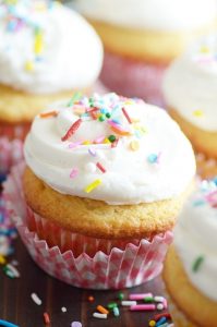 Classic Vanilla Cupcakes