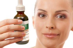 one of the best facial oil products - Advanced Clinicals Tea Tree Oil for Redness and Bumps