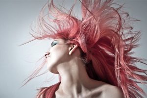 Woman with pink hair thanks to the best at home hair color