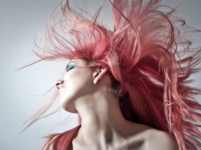 Woman with pink hair thanks to the best at home hair color