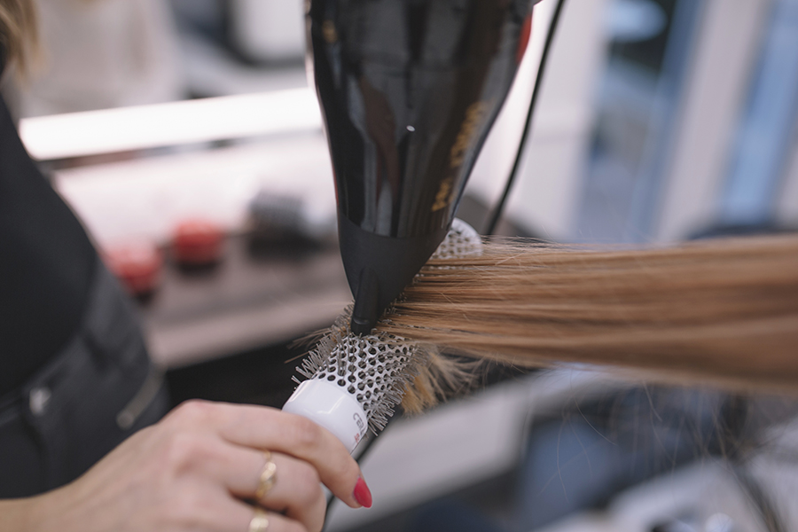 hair on the best round brush for blowouts