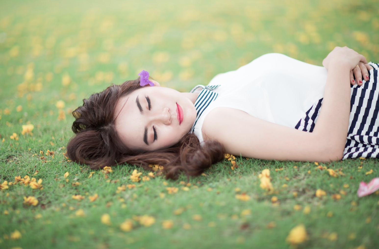 woman laying on the grass