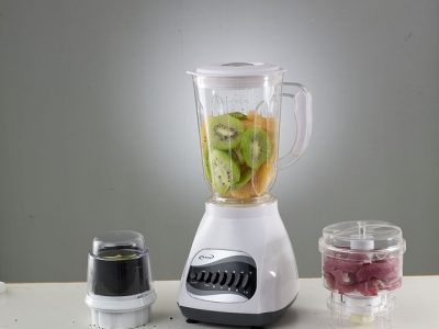 a standard smoothie maker and its accessories